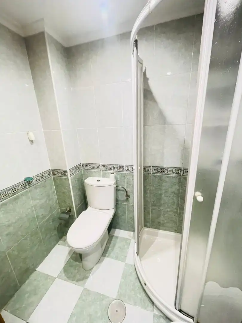 Bany de Apartament en venda en Gijón  amb Calefacció i Traster
