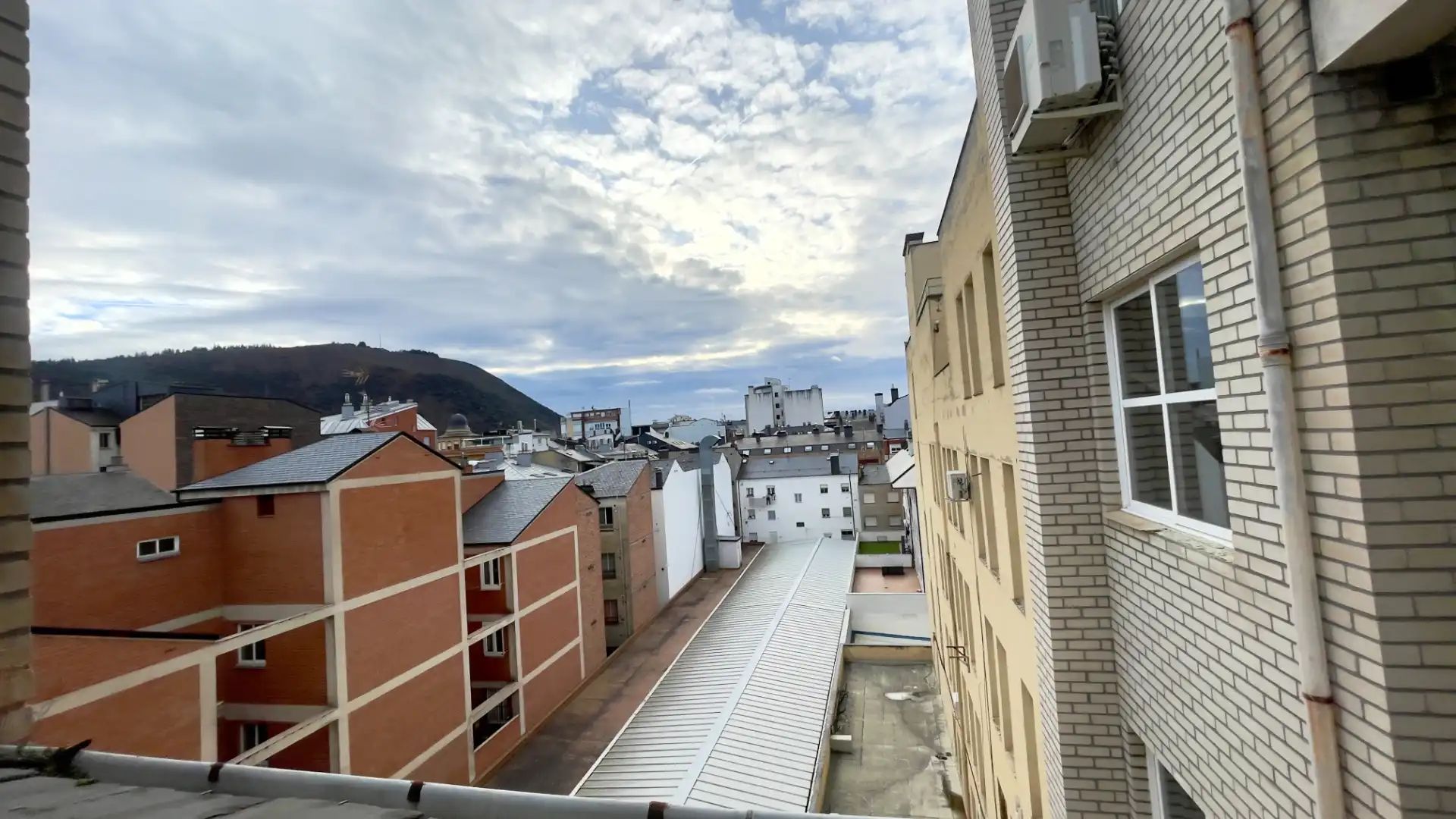 Außenansicht von Büro zum Verkauf in Ponferrada mit Klimaanlage, Heizung und Möbliert