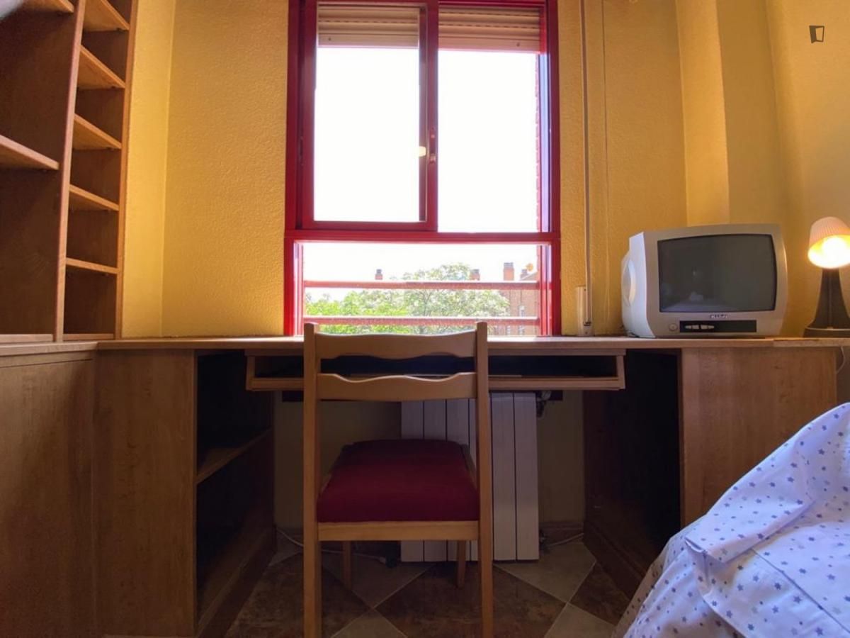 Dormitori de Apartament per a compartir en  Madrid Capital amb Calefacció, Moblat i Microones