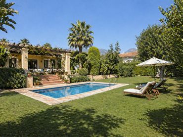Chalet con piscina en venta en Milla de Oro