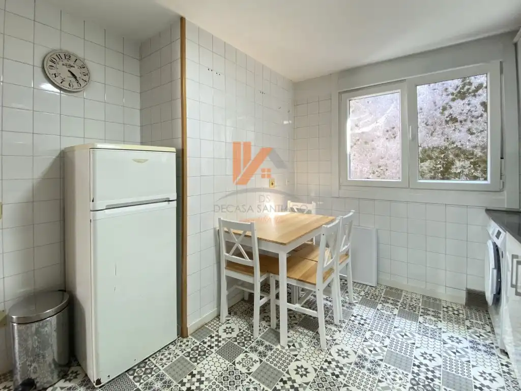 Cuina de Apartament de lloguer en Santiago de Compostela  amb Terrassa i Moblat
