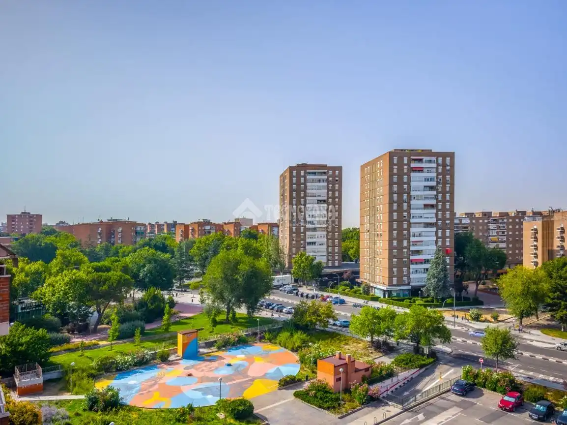 Vista exterior de Piso en venta en Madrid con Aire acondicionado, Calefacción y Balcón