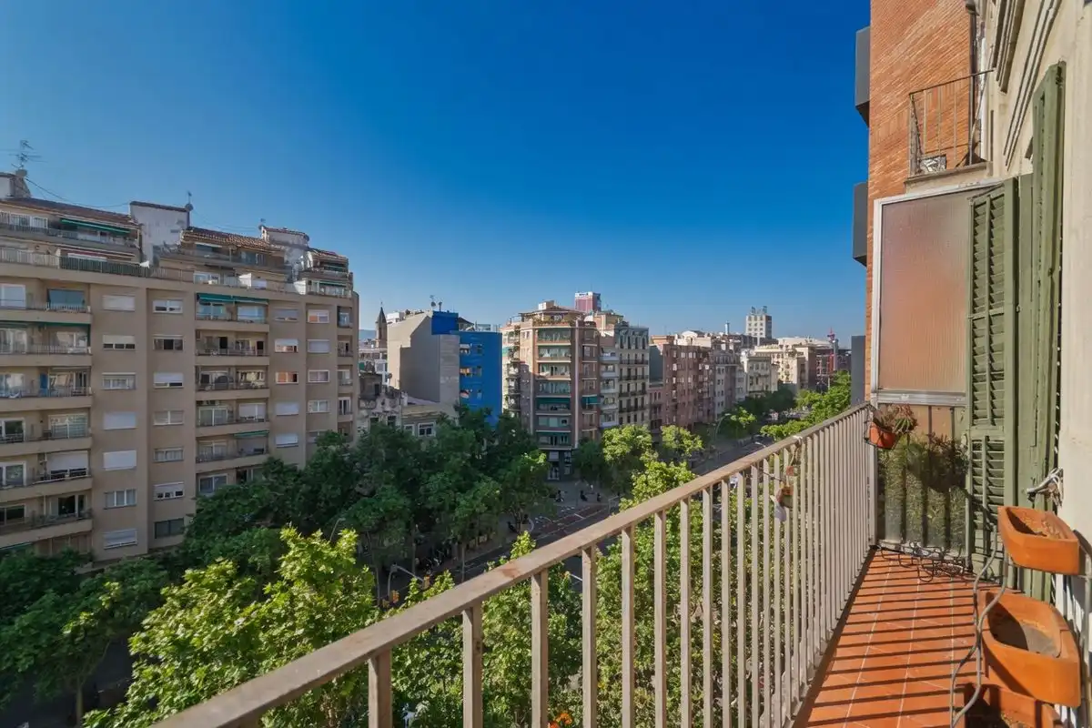 Piso con ascensor en venta en Gran Via de les Corts Catalanes, imagen 2