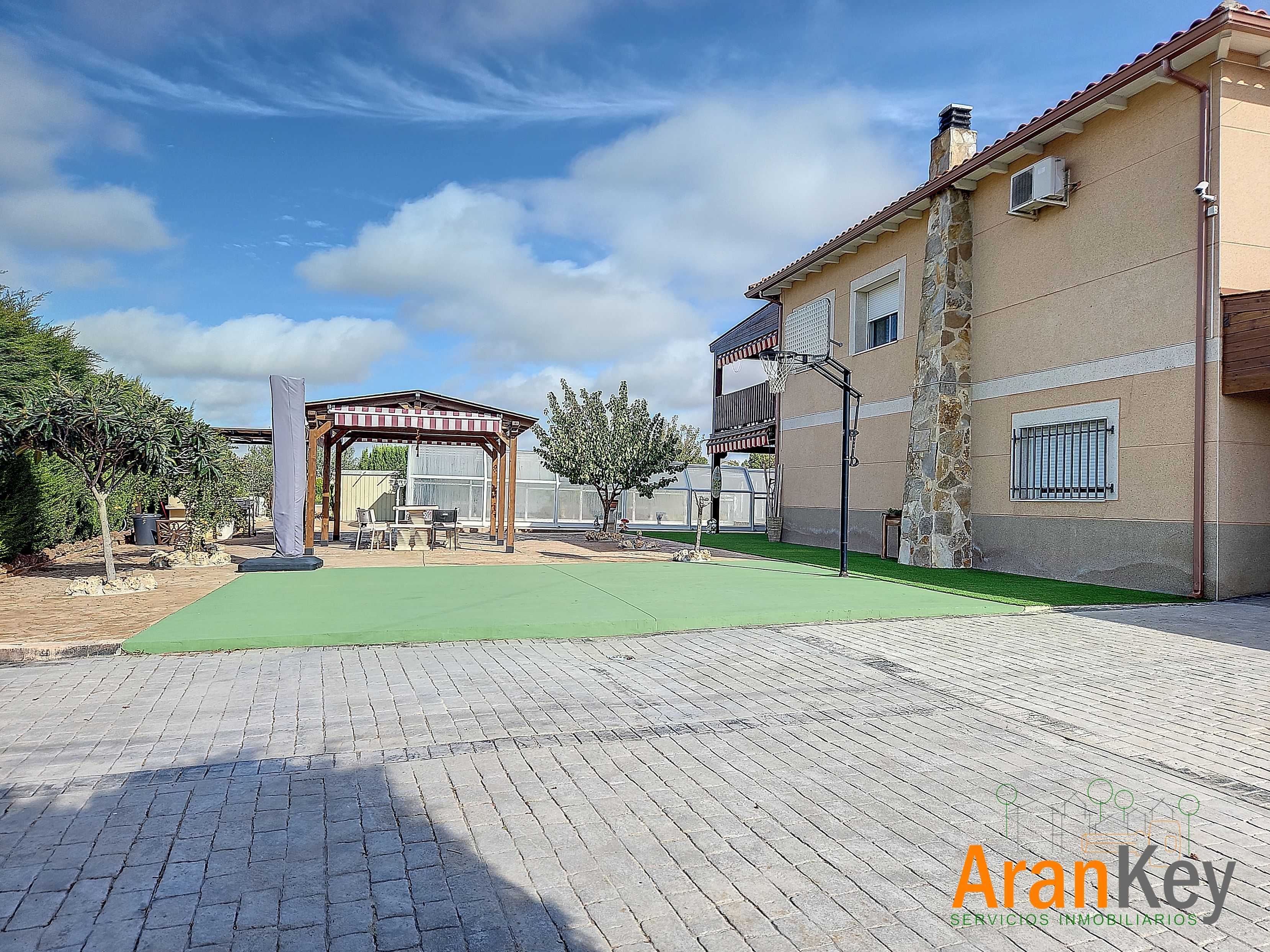 Vista exterior de Casa o chalet en venta en Colmenar de Oreja con Aire acondicionado, Calefacción y Jardín privado