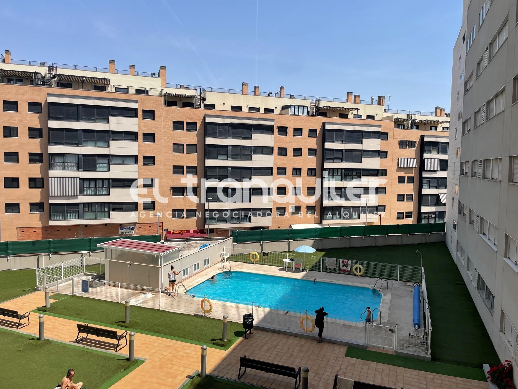 Vista exterior de Piso de alquiler en Valdemoro con Parquet, Trastero y Piscina