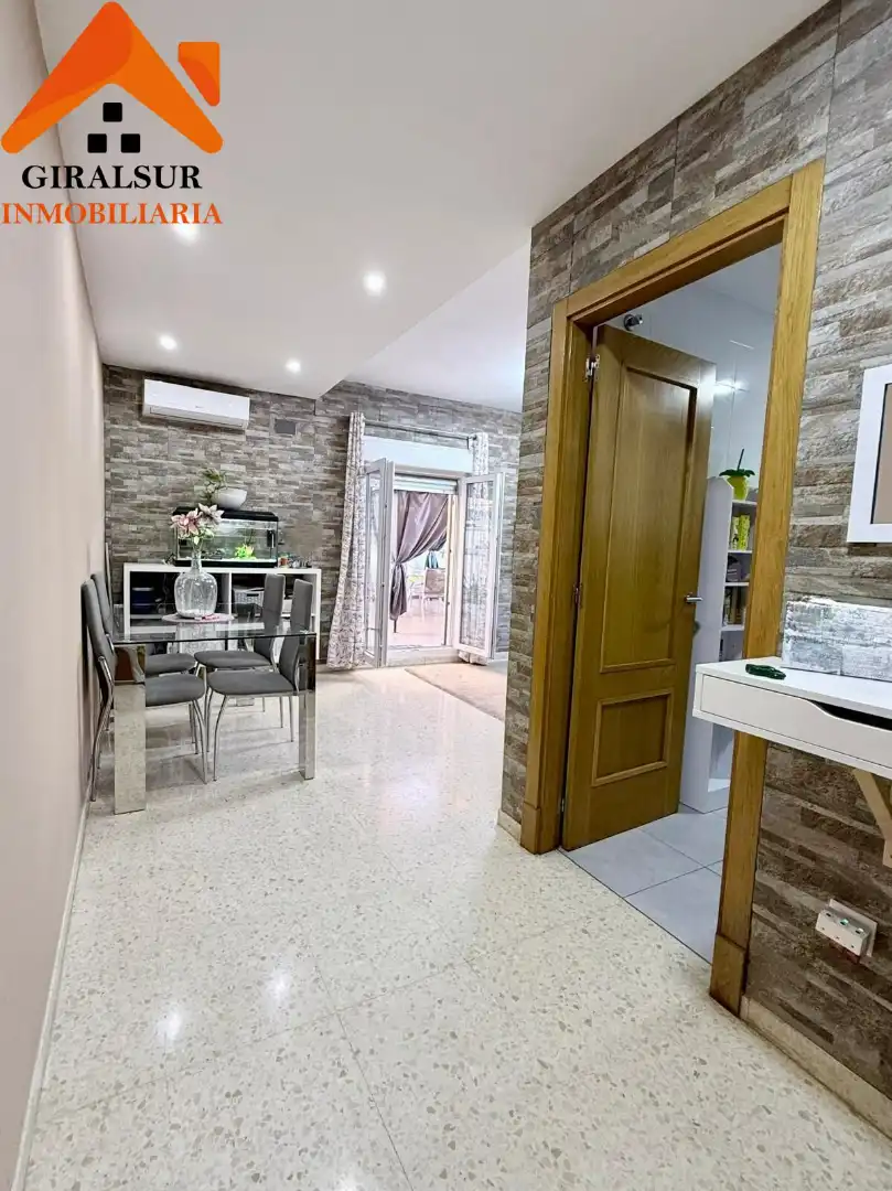 Flat for sale in Sevilla  with Air Conditioner, Terrace and Storage room