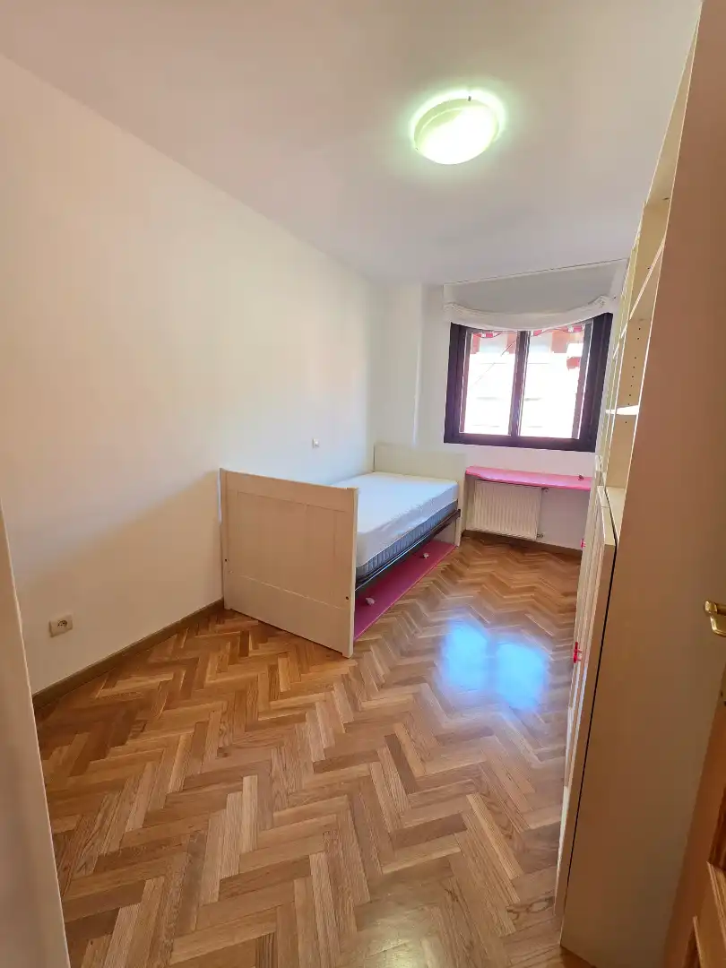 Dormitori de Pis de lloguer en Madrid amb Aire condicionat, Calefacció i Parquet