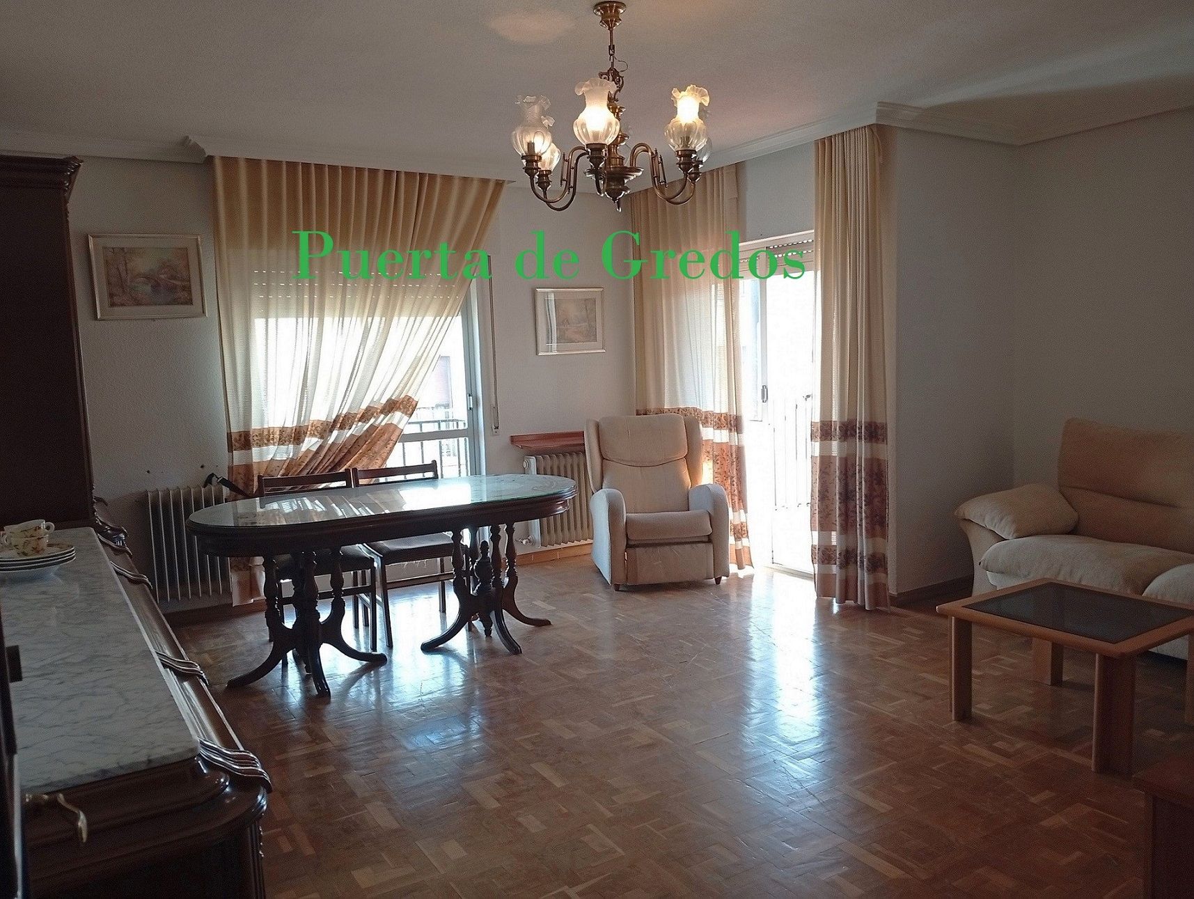 Menjador de Pis en venda en El Barco de Ávila  amb Calefacció, Jardí privat i Parquet