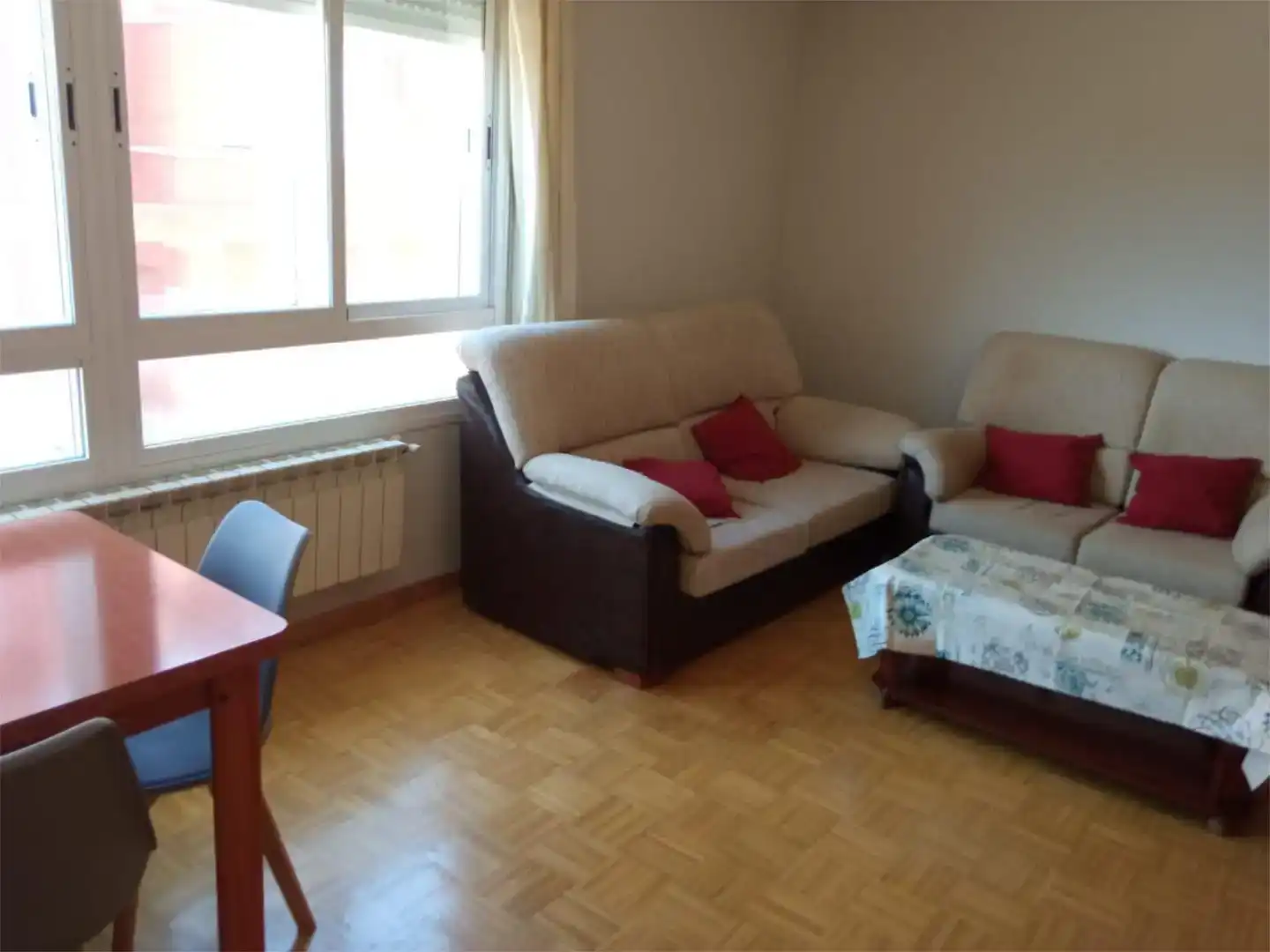 Wohnzimmer von Wohnung zur Miete in Ciudad Real mit Privatgarten, Parkett und Schwimmbad