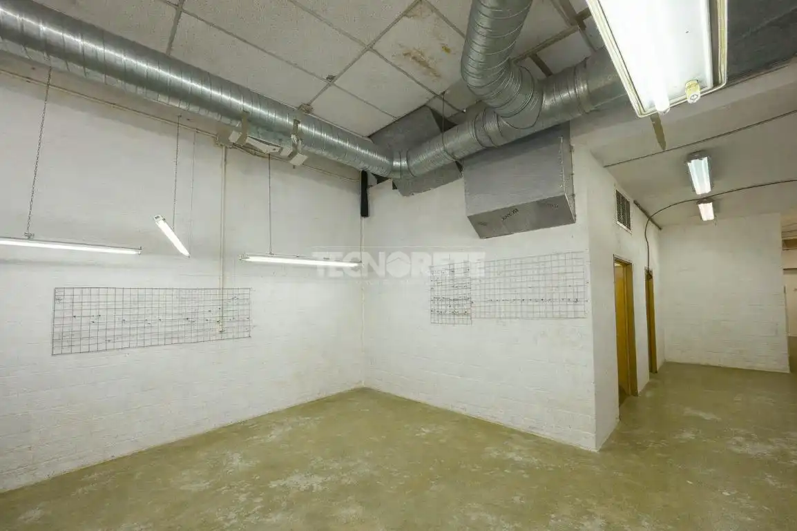 Local en venda en Madrid amb Calefacció, Parquet i Alarma