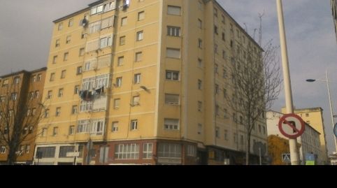Foto 2 de Piso en venta en Numancia - San Fernando, Santander