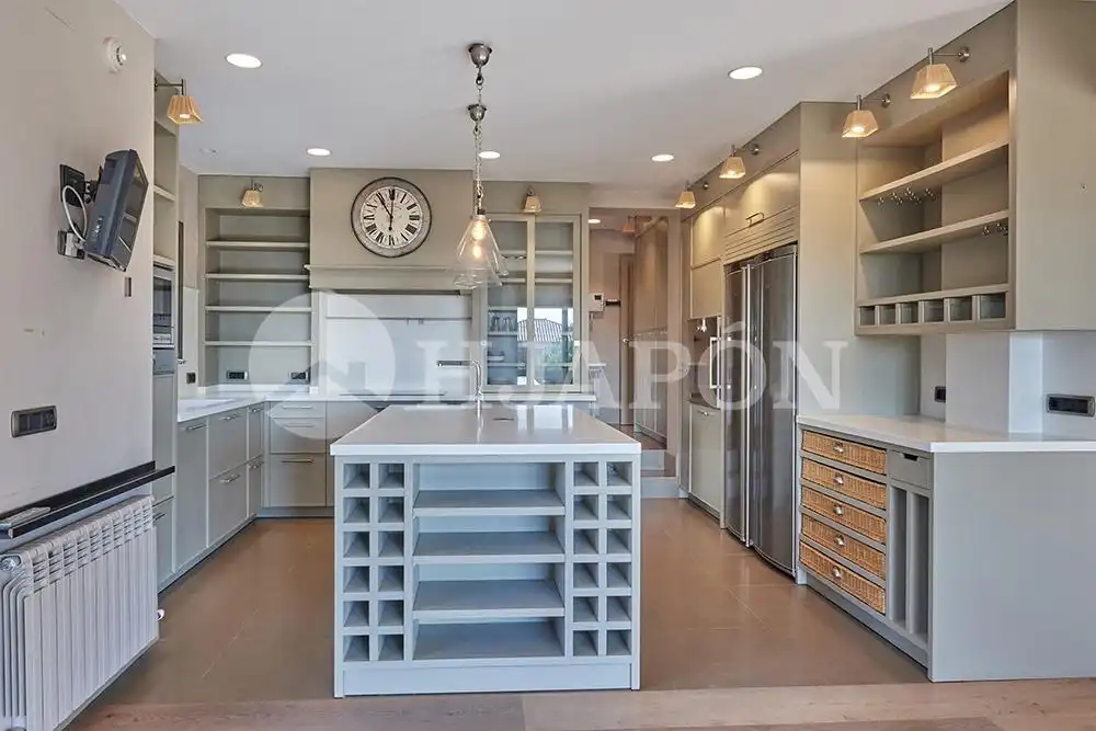 Cocina de Casa o chalet en venta en Alella con Aire acondicionado, Calefacción y Jardín privado