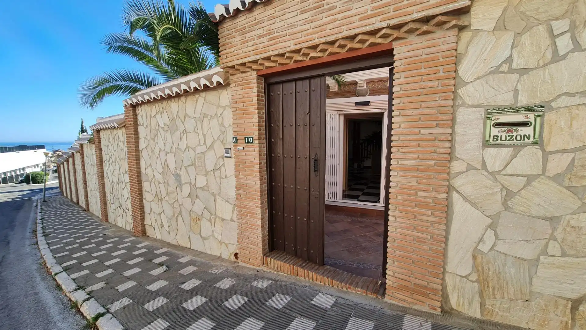 Houses for sale in Benalmádena  with Air Conditioner, Heating and Private garden