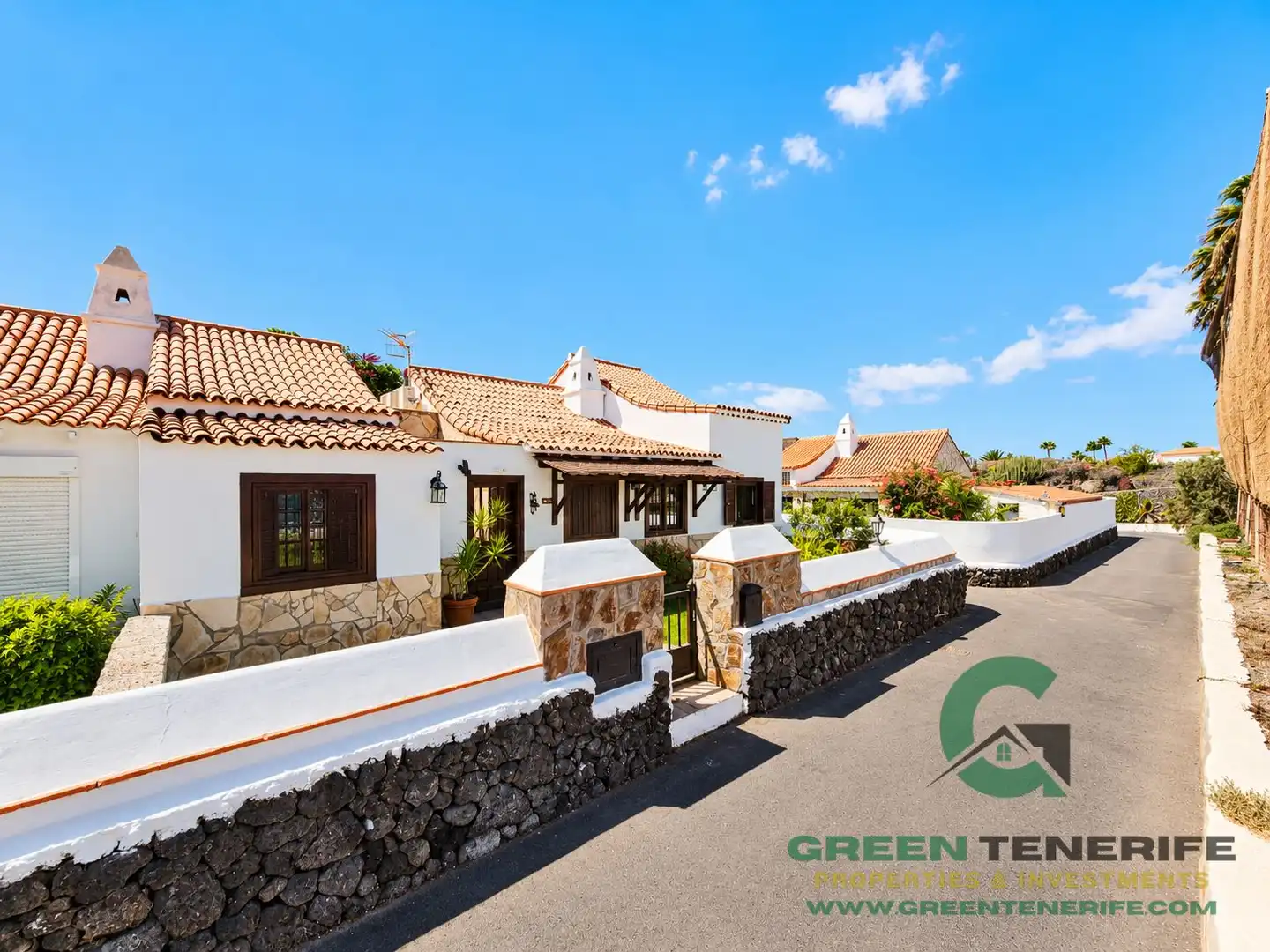 Vista exterior de Casa o xalet en venda en San Miguel de Abona amb Aire condicionat, Terrassa i Piscina