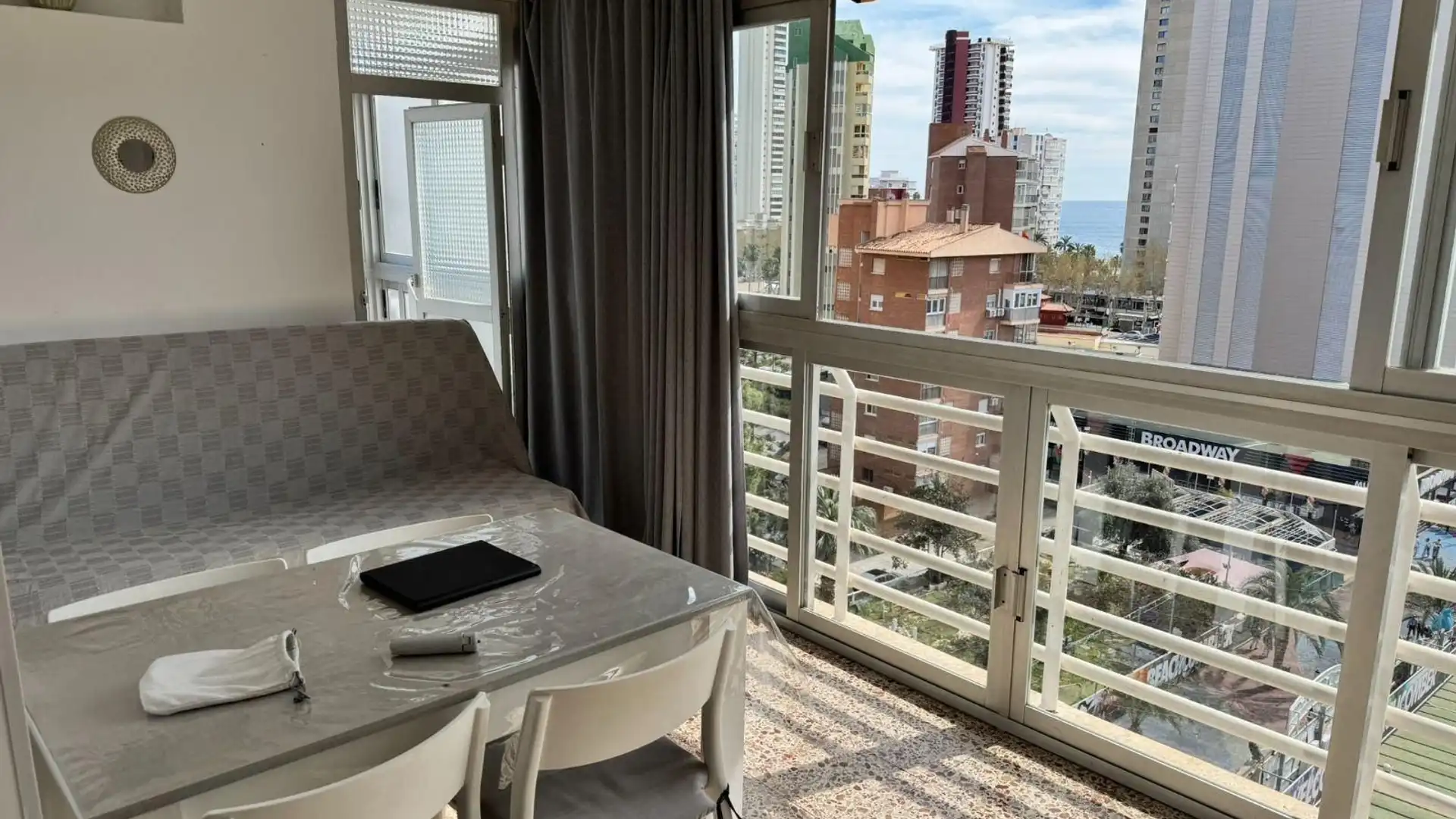 Dormitori de Apartament en venda en Benidorm amb Aire condicionat, Terrassa i Moblat