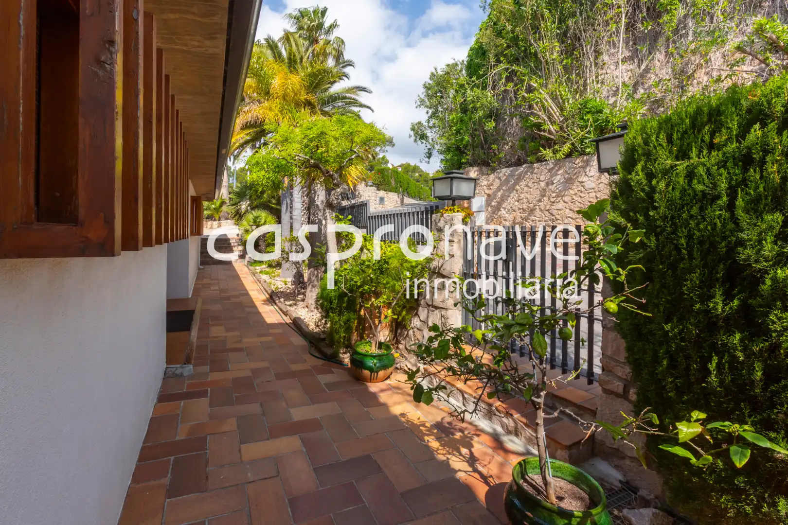 Vista exterior de Casa o xalet en venda en Oropesa del Mar / Orpesa amb Jardí privat, Terrassa i Piscina