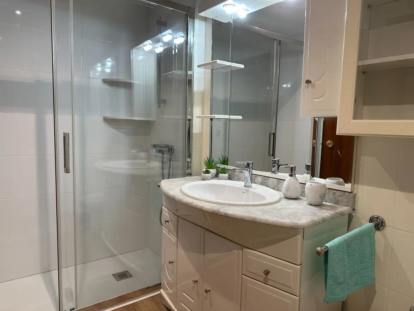 Bathroom of Flat for sale in Agullent  with Air Conditioner, Heating and Furnished