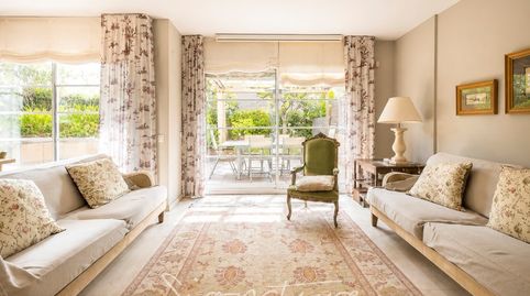 Exclusiva adosada esquinera con gran terraza, doble piscina, solárium en Mirasol Sant Cugat, imatge 3