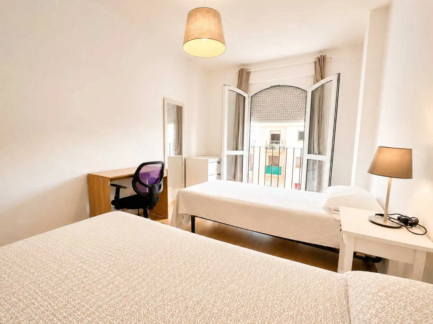 Schlafzimmer von Wohnungen zur Miete in Manilva mit Terrasse, Möbliert und Gemeinschaftspool