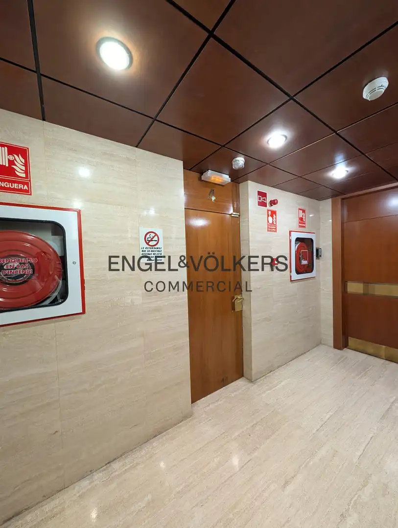 Office for rent in Barcelona  with Air Conditioner