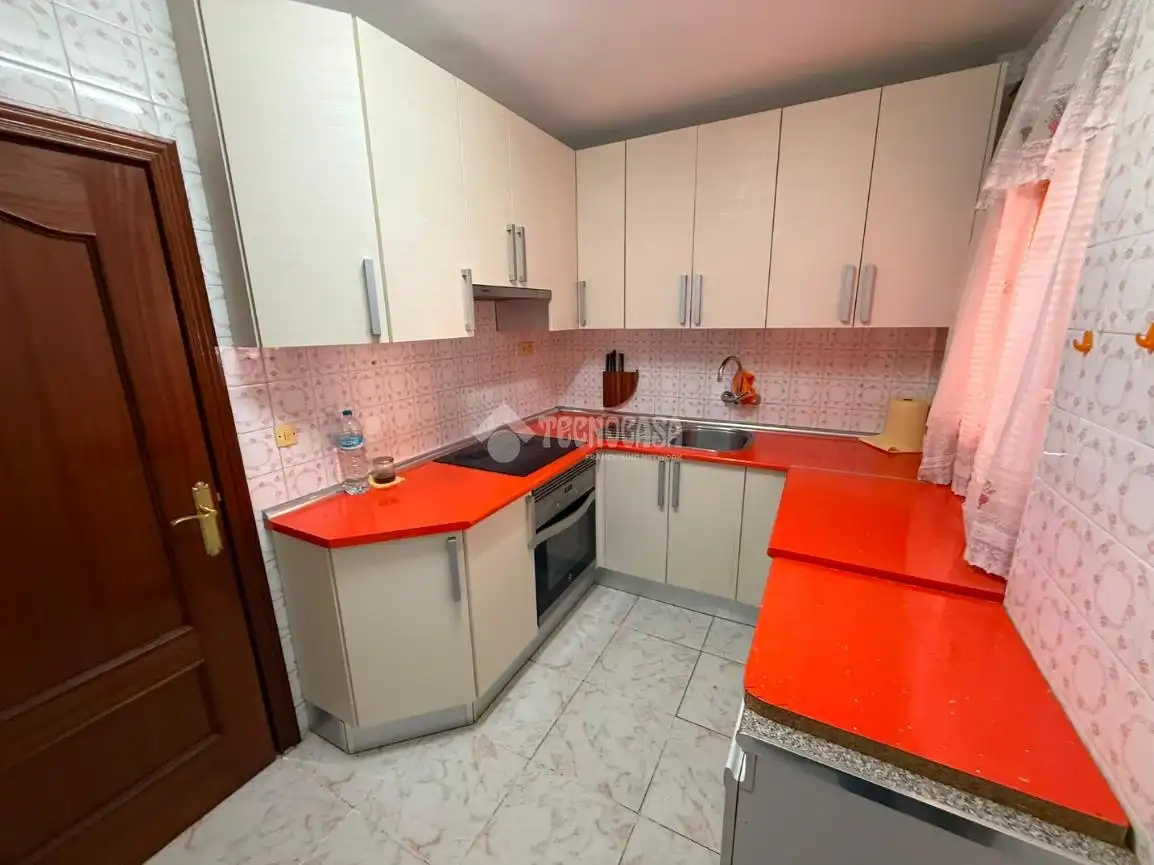 Kitchen of Flat for sale in Alcalá de Henares  with Air Conditioner and Heating