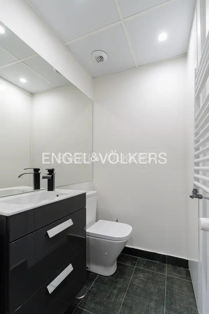 Badezimmer von Dachboden zum Verkauf in Majadahonda mit Klimaanlage, Heizung und Terrasse