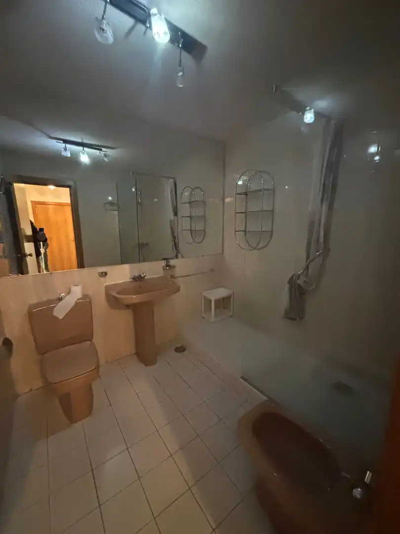 Bathroom of Flat for rent in Madrid  with Air Conditioner, Heating and Furnished