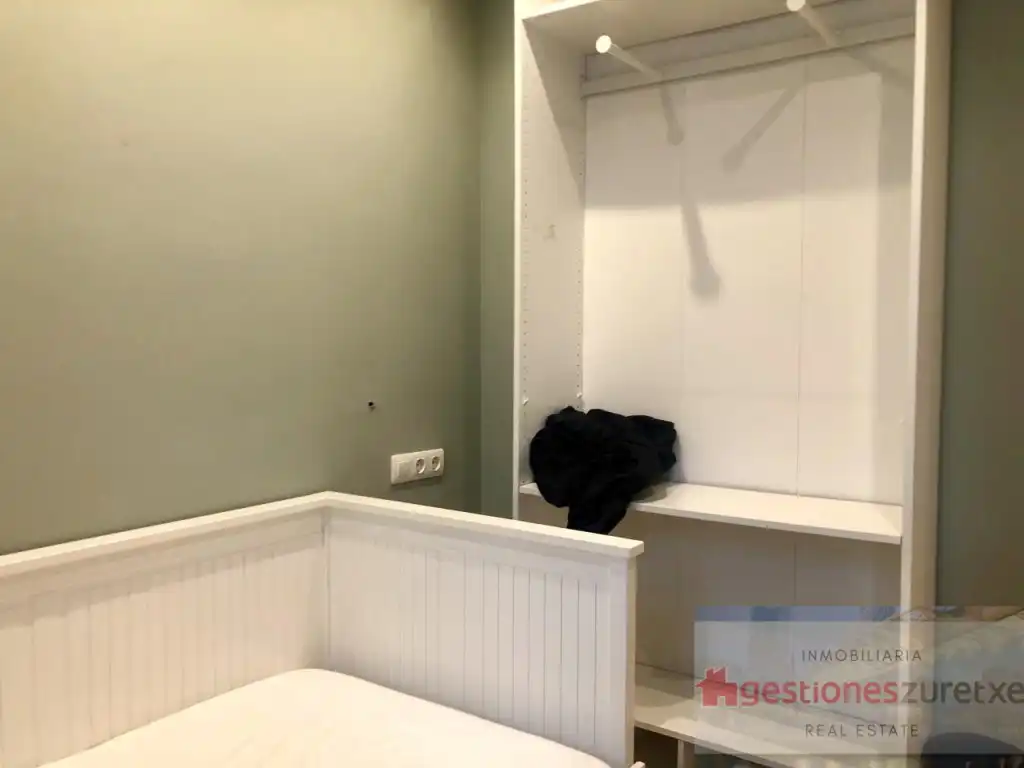 Habitación de Piso de alquiler en Bilbao  con Amueblado y Balcón