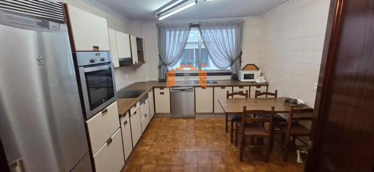 Cocina de Piso en venta en Vigo  con Calefacción, Parquet y Terraza