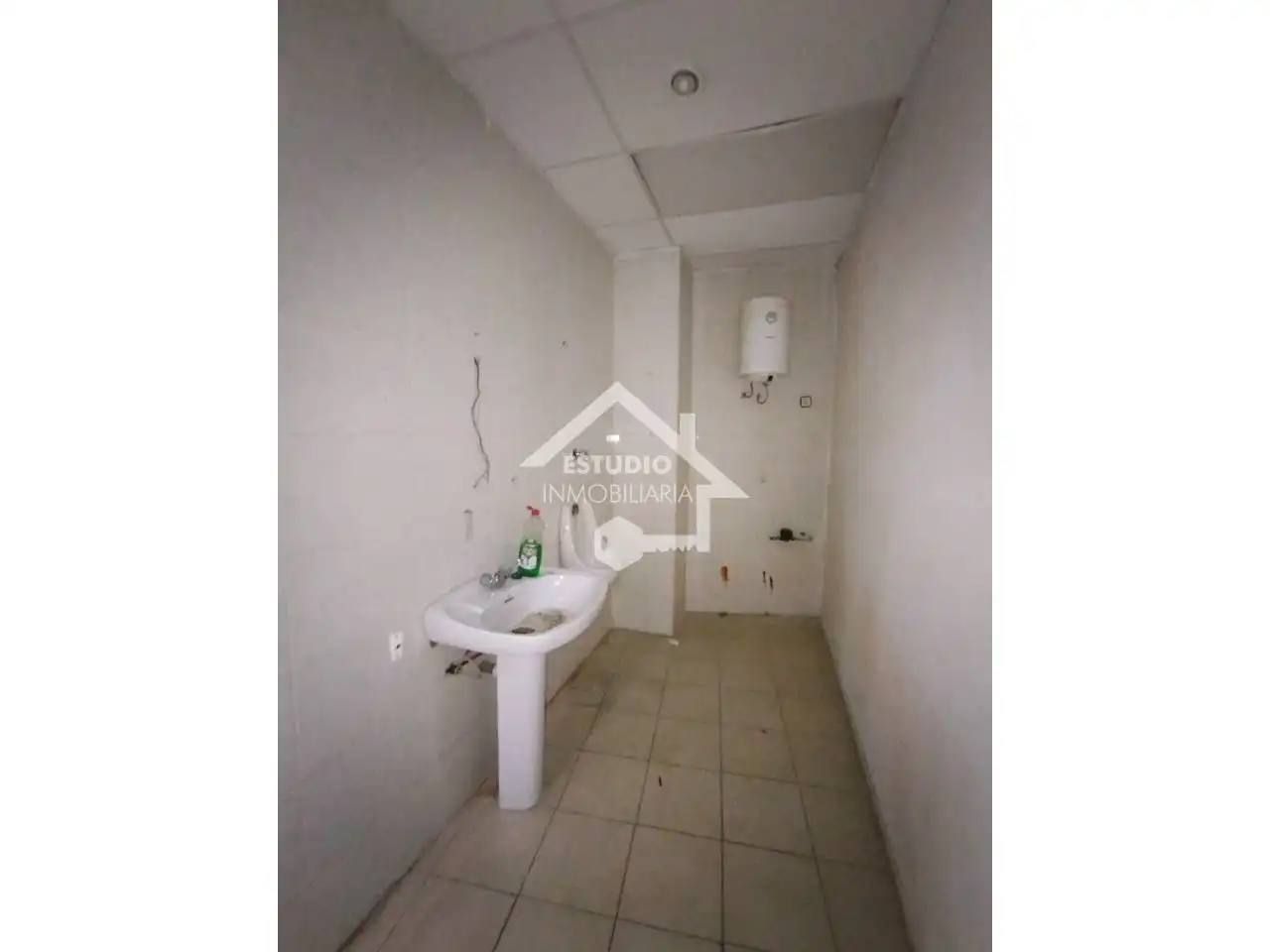 Badezimmer von Geschaftsraum zur Miete in Viana