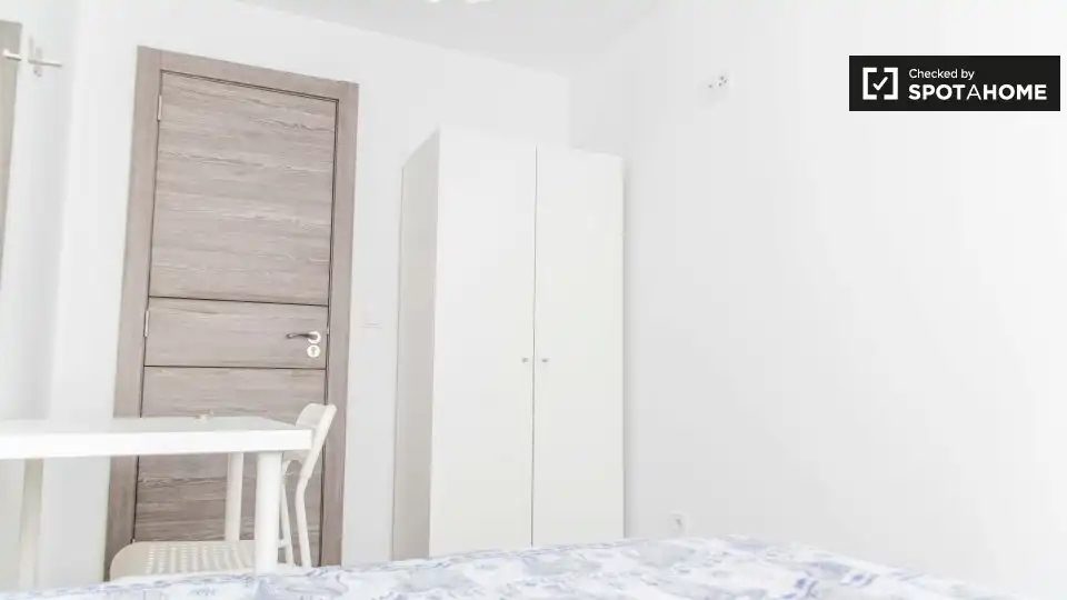 Habitación de Piso de alquiler en Valencia con Aire acondicionado, Calefacción y Amueblado