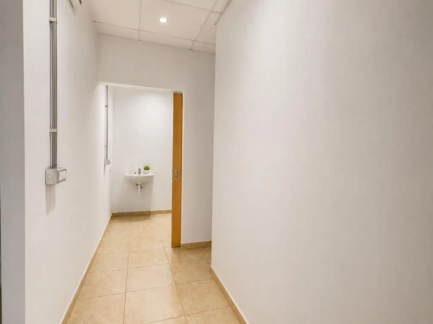 Local comercial en alquiler en del Castillo 17, imagen 16