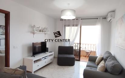 Sala d'estar de Apartament en venda en Granadilla de Abona amb Aire condicionat, Traster i Moblat