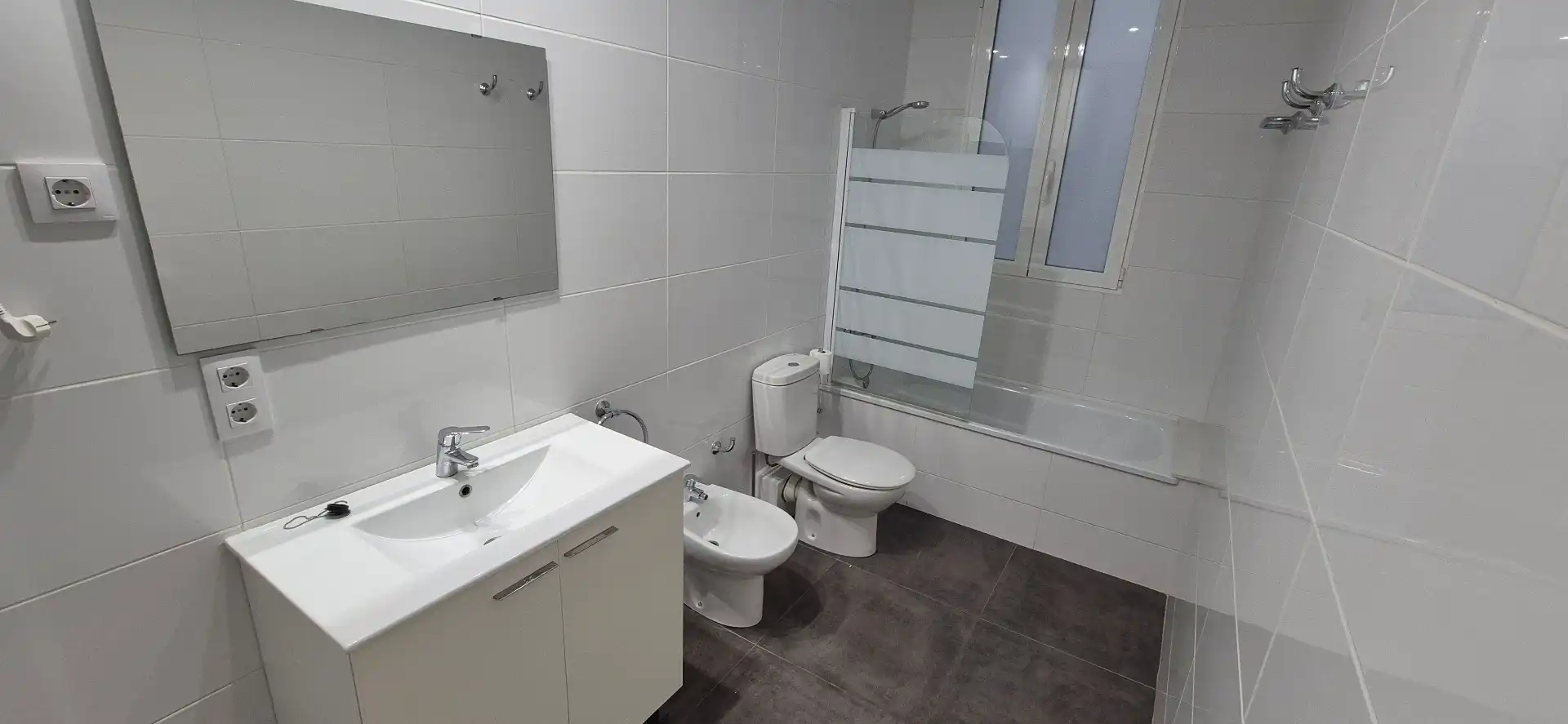 Baño de Piso de alquiler en Valencia con Aire acondicionado, Terraza y Amueblado