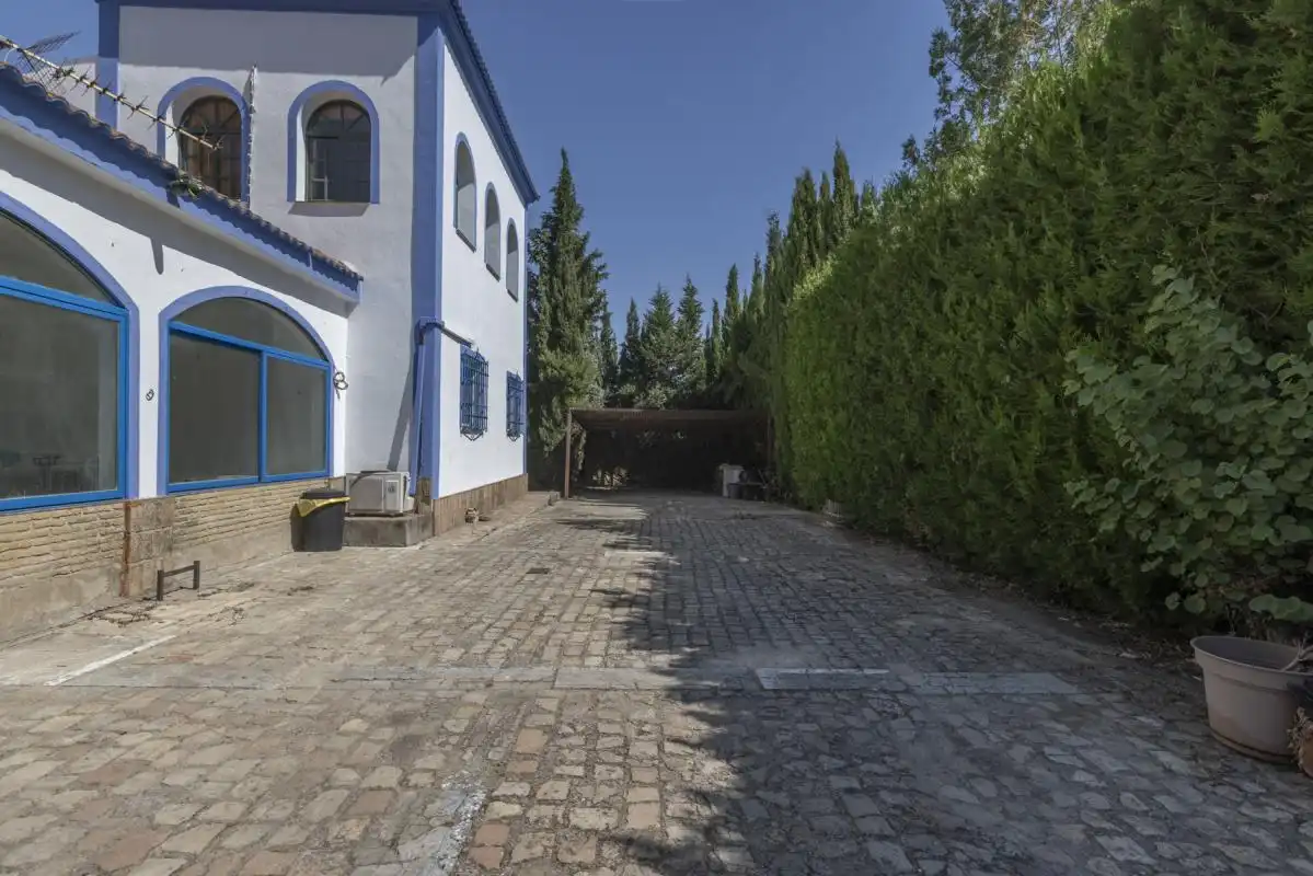 Außenansicht von Haus oder Chalet zum Verkauf in Bollullos de la Mitación mit Klimaanlage, Heizung und Privatgarten
