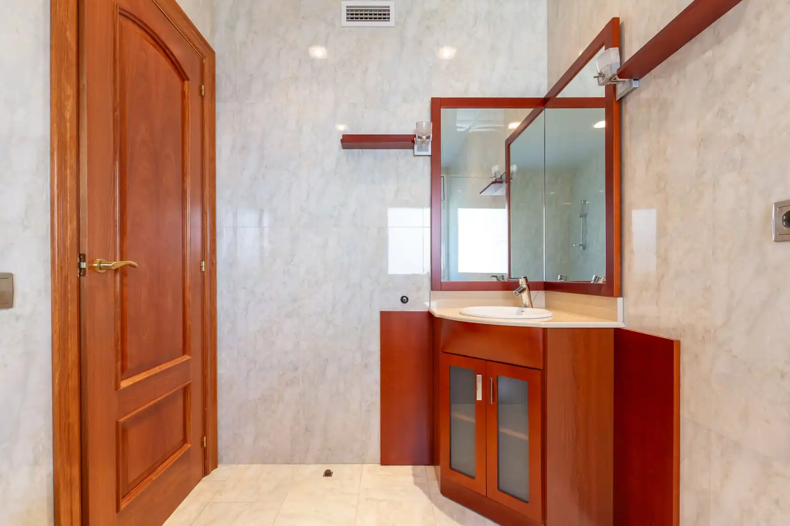 Baño de Casa o chalet en venta en Vallirana con Calefacción, Terraza y Balcón