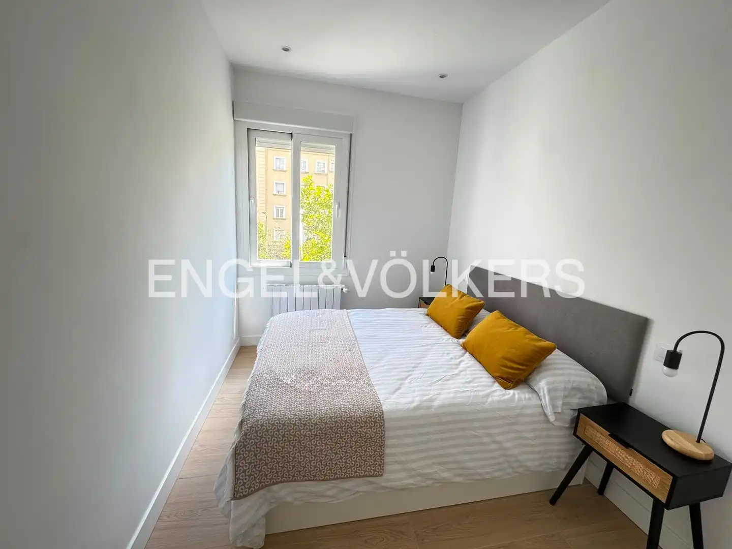 Bedroom of Flat for rent in Madrid  with Air Conditioner, Heating and Furnished