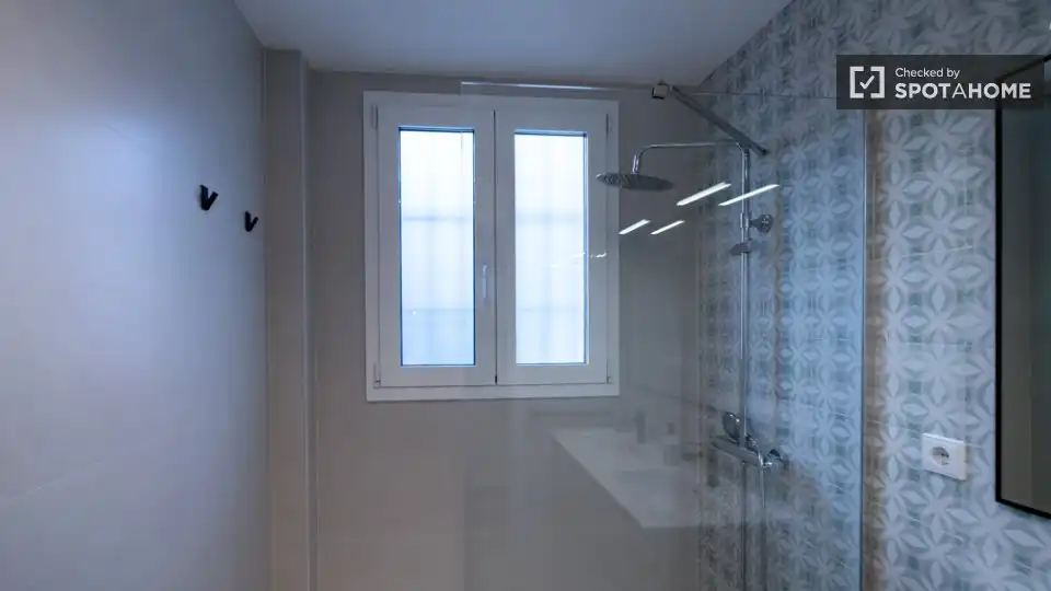 Appartamento con terrazza in affitto a L'Eixample, imagen 17