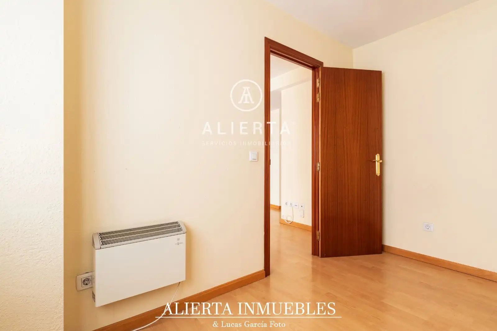 Bedroom of Flat for sale in Zaragoza  with Heating