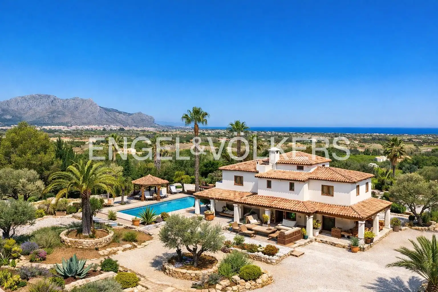 Chalet con piscina en venta en La Sella
