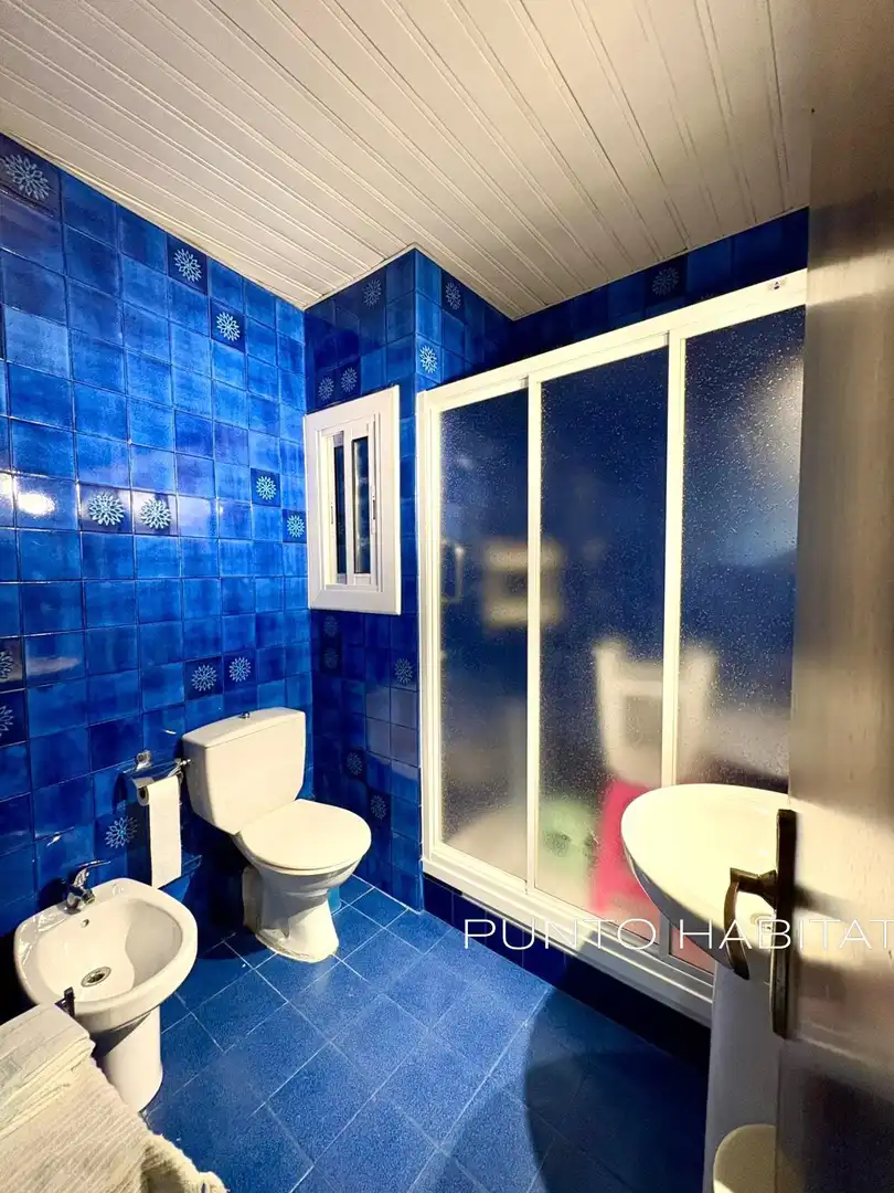 Bathroom of Flat for sale in Barcelona