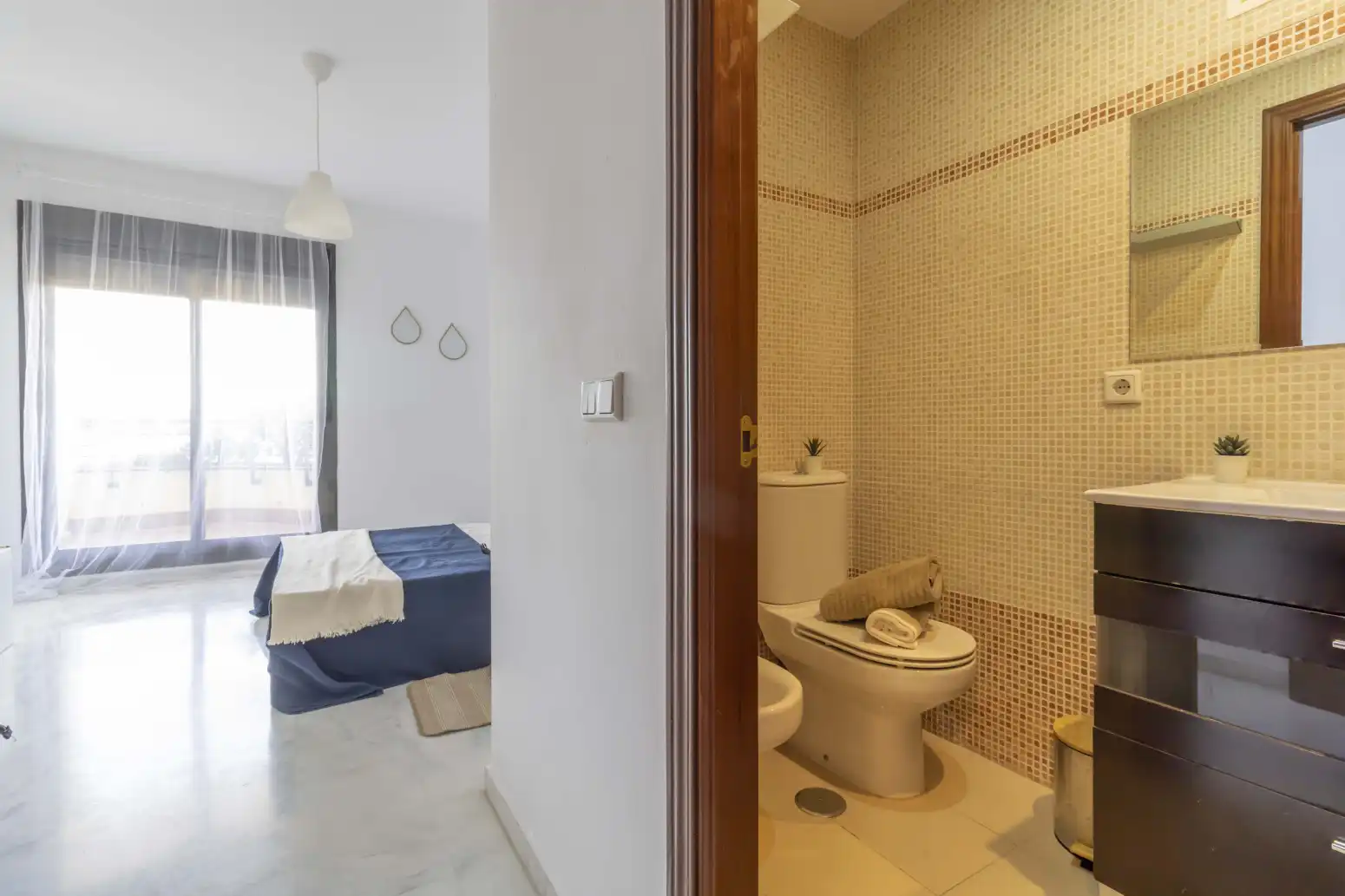 Badezimmer von Wohnung zum Verkauf in Mairena del Aljarafe mit Klimaanlage, Privatgarten und Terrasse