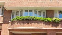 Vista exterior de Casa o xalet en venda en Manresa amb Aire condicionat, Calefacció i Terrassa