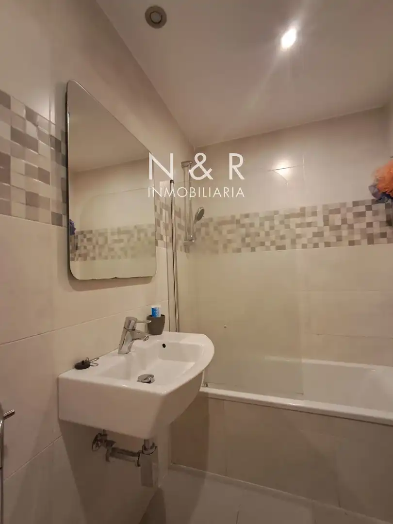 Flat for rent in Santa Uxia de Ribeira (De, Campus Norte - San Caetano