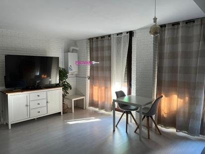 Dormitori de Apartament en venda en Torrejón de Ardoz amb Calefacció, Traster i Piscina comunitària