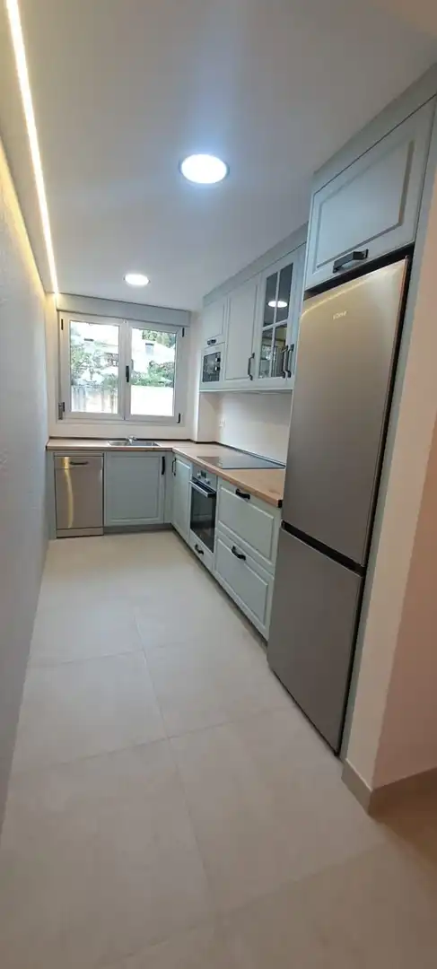 Cuina de Apartament de lloguer en Granada amb Aire condicionat, Piscina i Piscina comunitària
