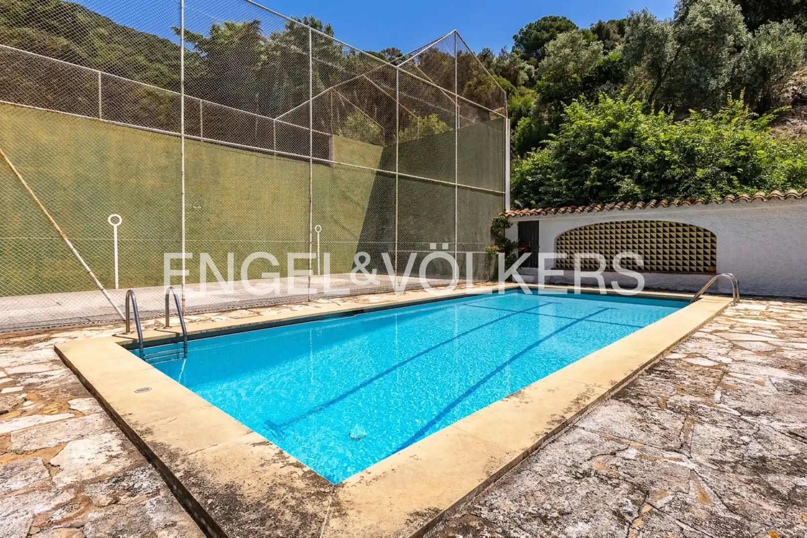 Piscina de Casa o xalet en venda en Premià de Dalt amb Calefacció, Jardí privat i Terrassa