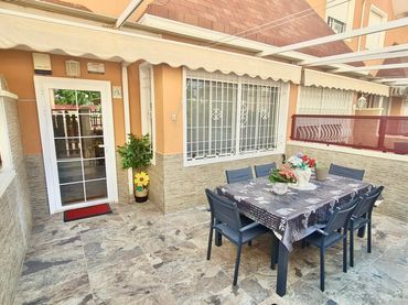 Reihenhaus mit Pool zum Verkauf in Elche ciudad