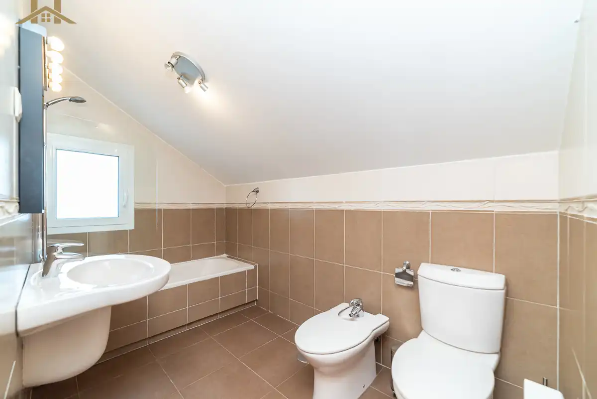 Baño de Casa o chalet en venta en Las Rozas de Madrid con Aire acondicionado, Calefacción y Jardín privado