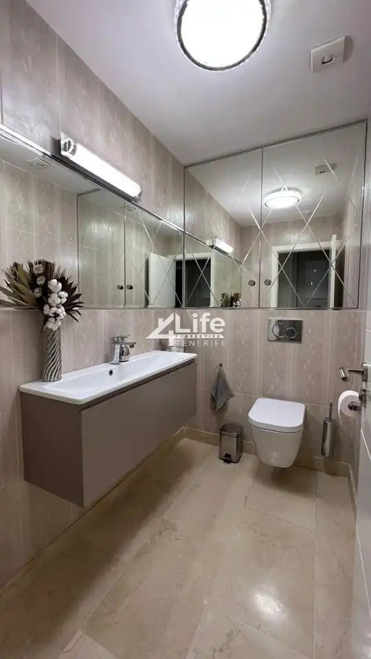 Badezimmer von Erdgeschoss zum Verkauf in Adeje mit Klimaanlage, Terrasse und Möbliert